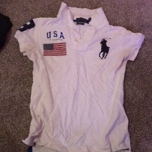 A white polo shirt 👕